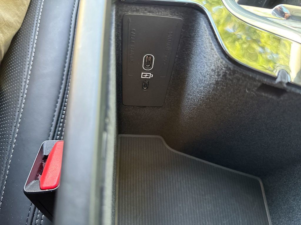 Thumbnail: 2022 Volvo XC60 - 33