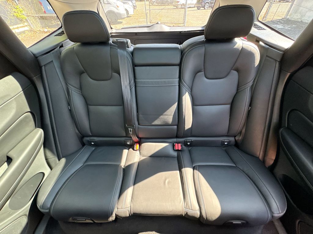 Thumbnail: 2022 Volvo XC60 - 24