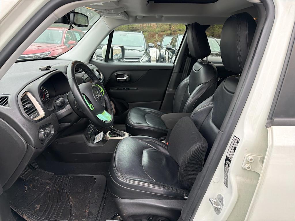 Thumbnail: 2016 Jeep Renegade - 9