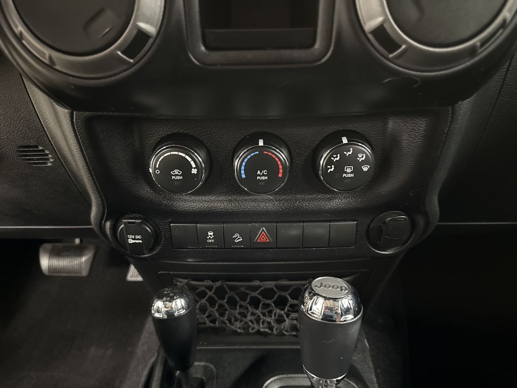 Thumbnail: 2017 Jeep Wrangler - 23