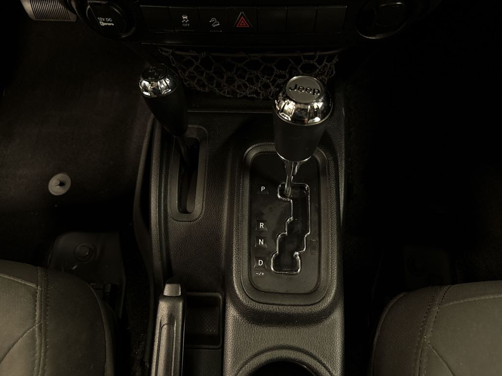 Thumbnail: 2017 Jeep Wrangler - 12