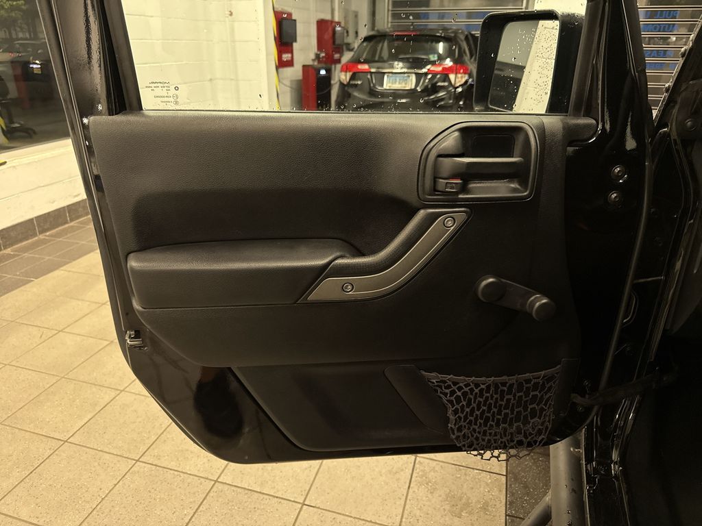Thumbnail: 2017 Jeep Wrangler - 28