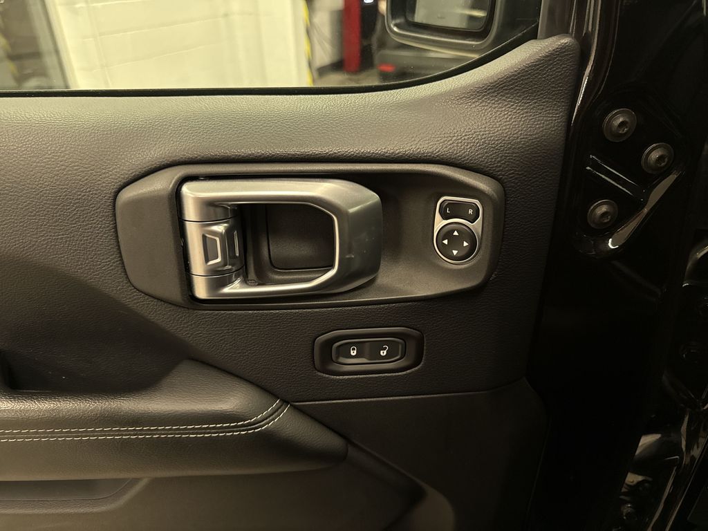 Thumbnail: 2018 Jeep Wrangler - 25
