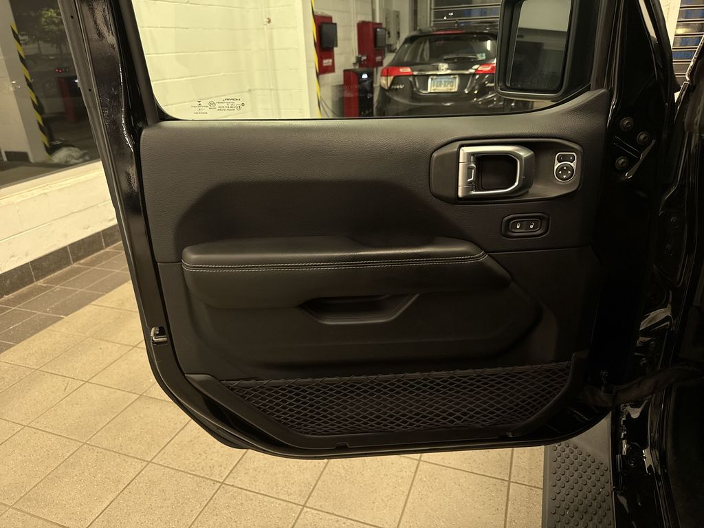 Thumbnail: 2018 Jeep Wrangler - 31