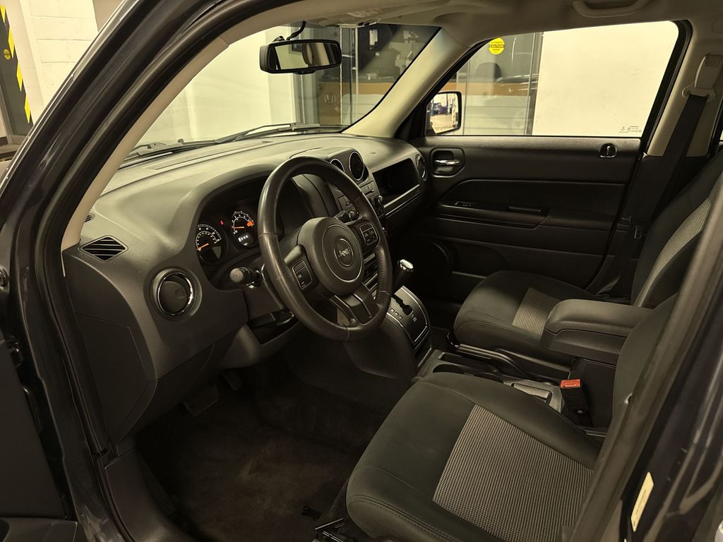 Thumbnail: 2014 Jeep Patriot - 9