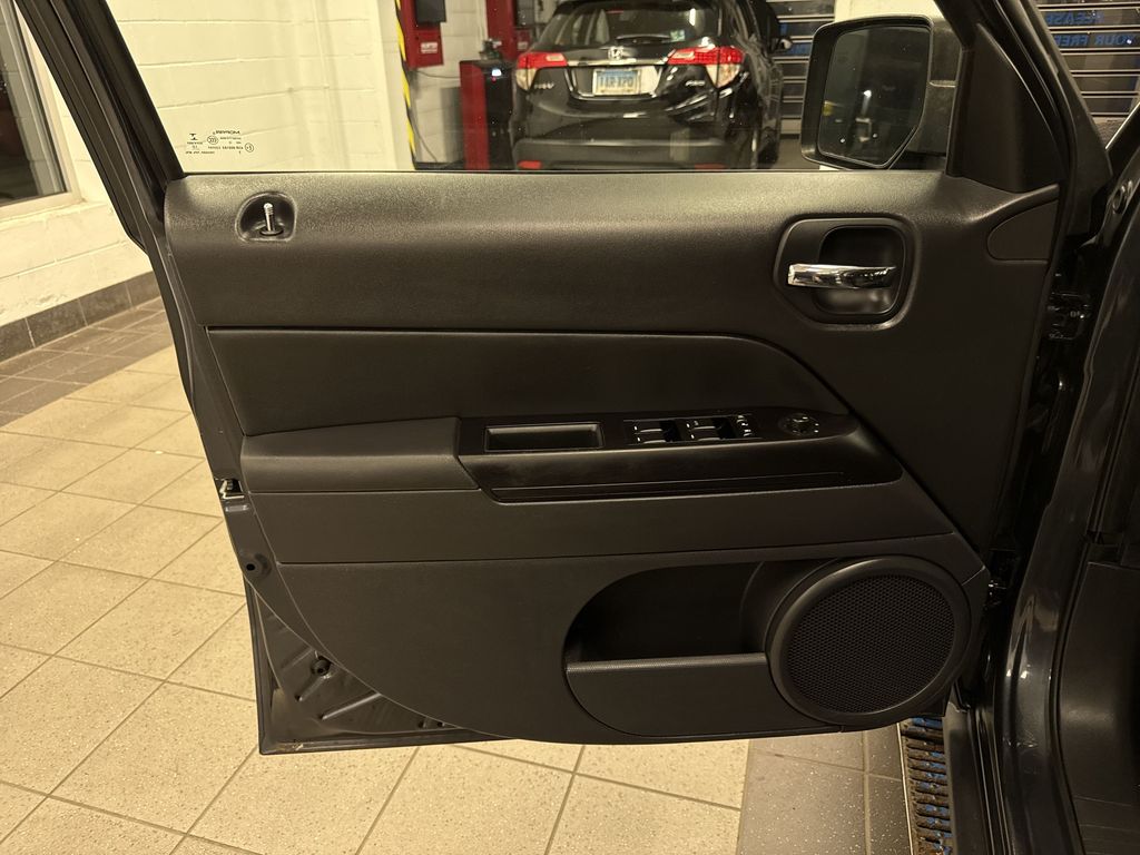 Thumbnail: 2014 Jeep Patriot - 28