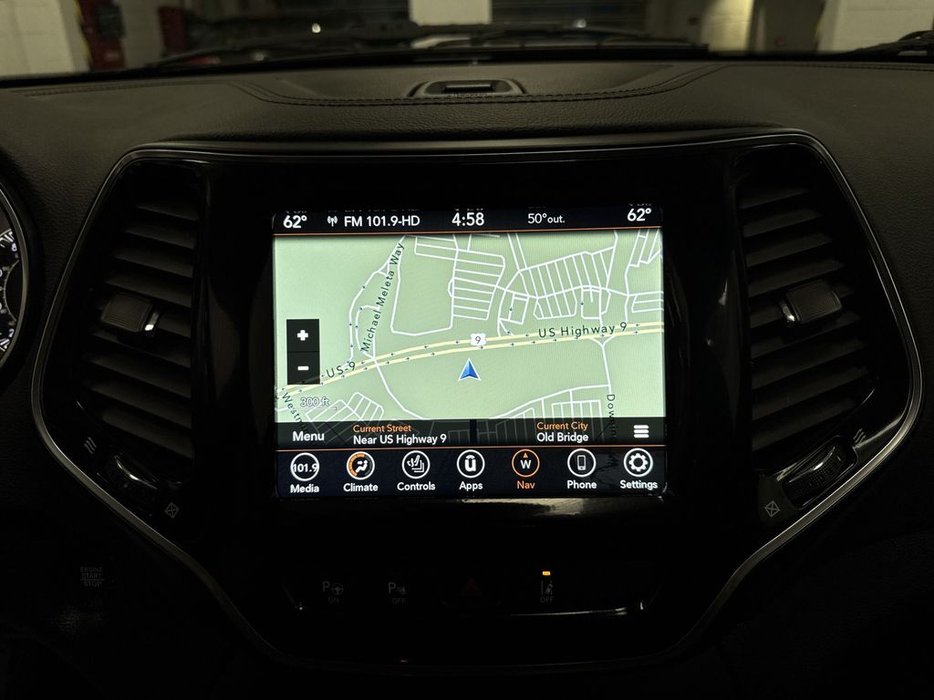 Thumbnail: 2021 Jeep Cherokee - 13