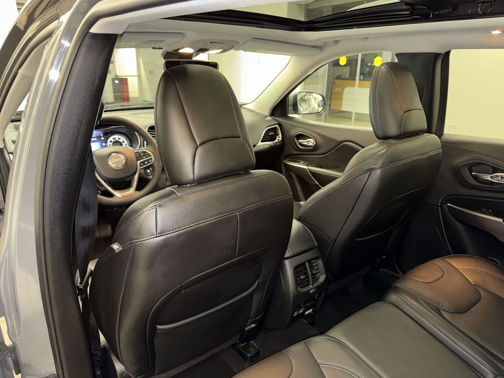 Thumbnail: 2021 Jeep Cherokee - 33
