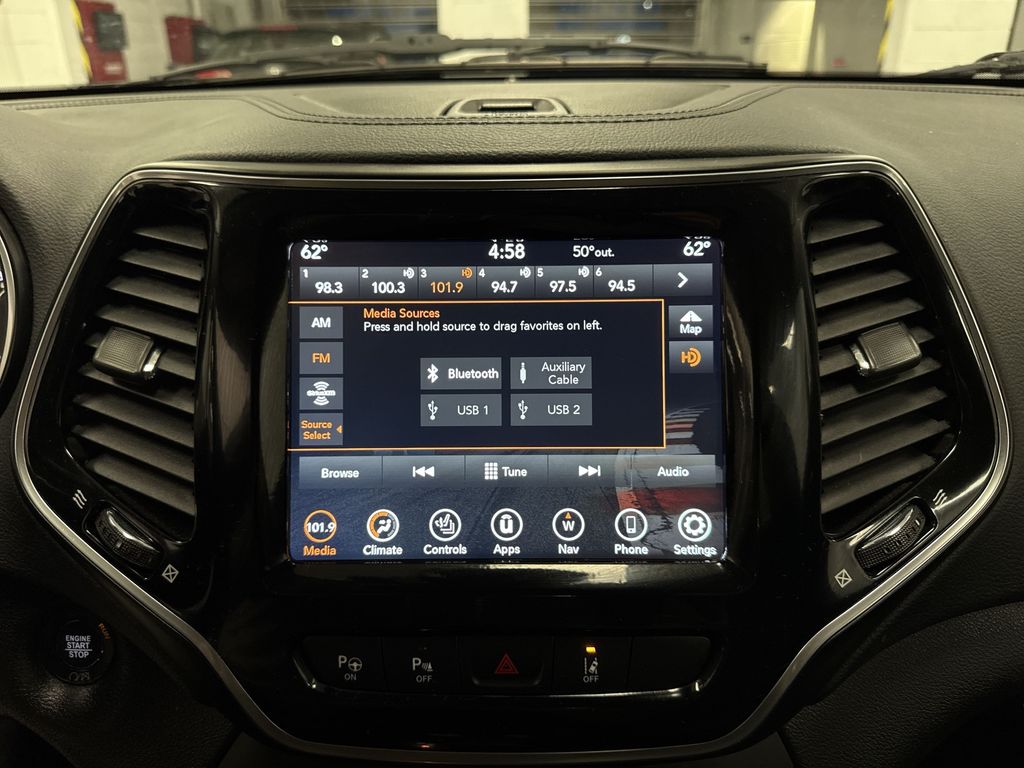 Thumbnail: 2021 Jeep Cherokee - 24