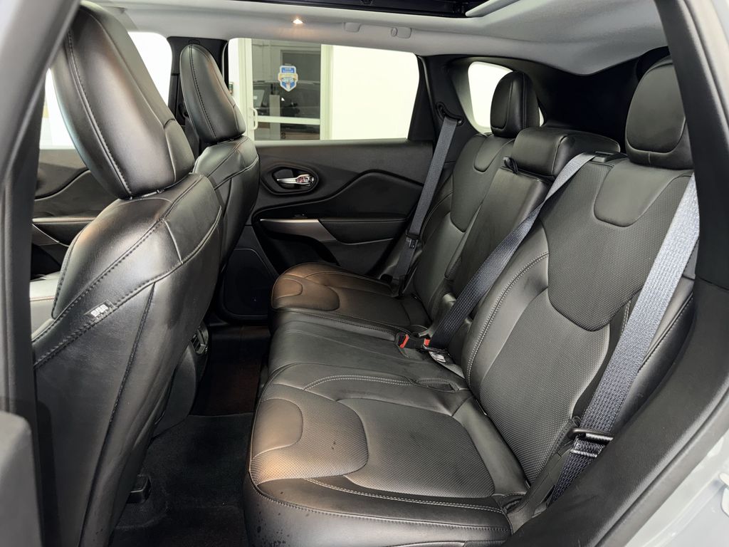 Thumbnail: 2021 Jeep Cherokee - 12