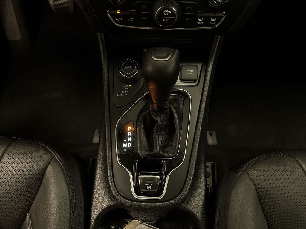 Thumbnail: 2021 Jeep Cherokee - 14