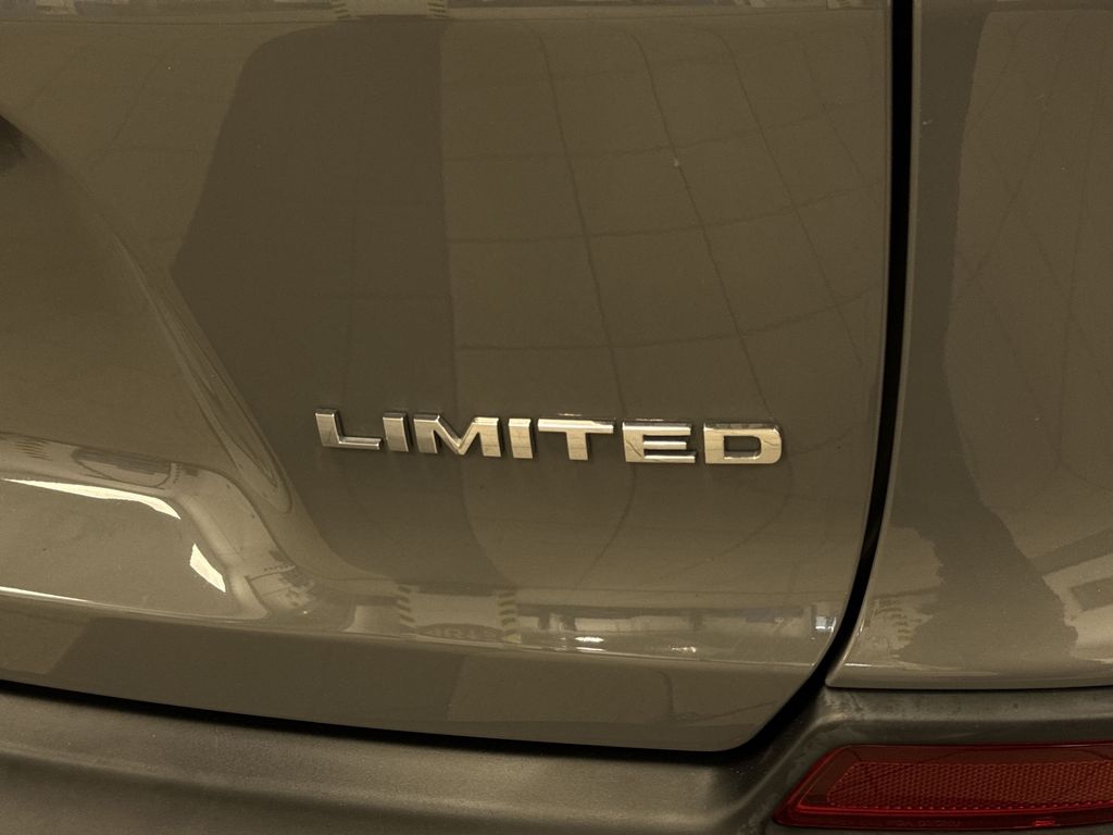 Thumbnail: 2021 Jeep Cherokee - 31
