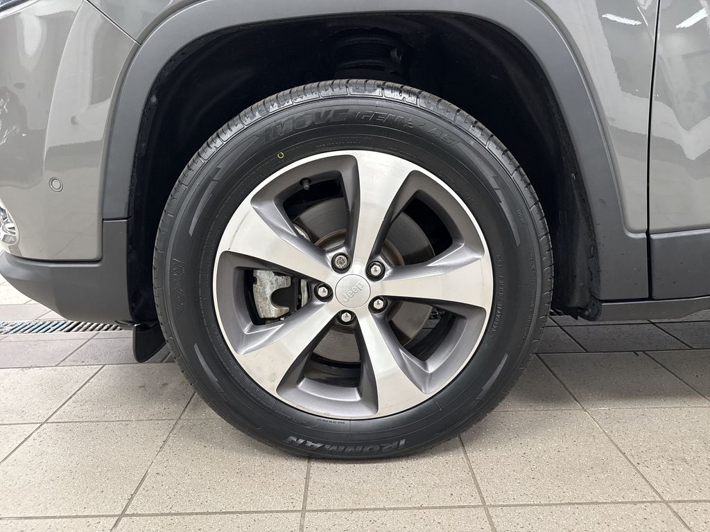 Thumbnail: 2021 Jeep Cherokee - 7