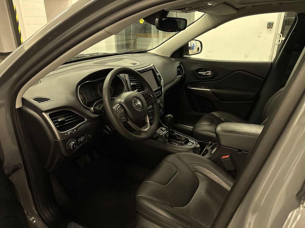 Thumbnail: 2021 Jeep Cherokee - 9