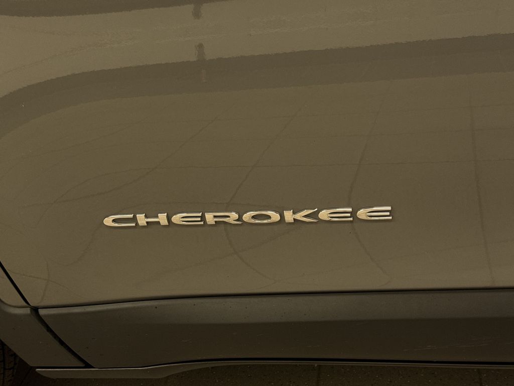 Thumbnail: 2021 Jeep Cherokee - 6