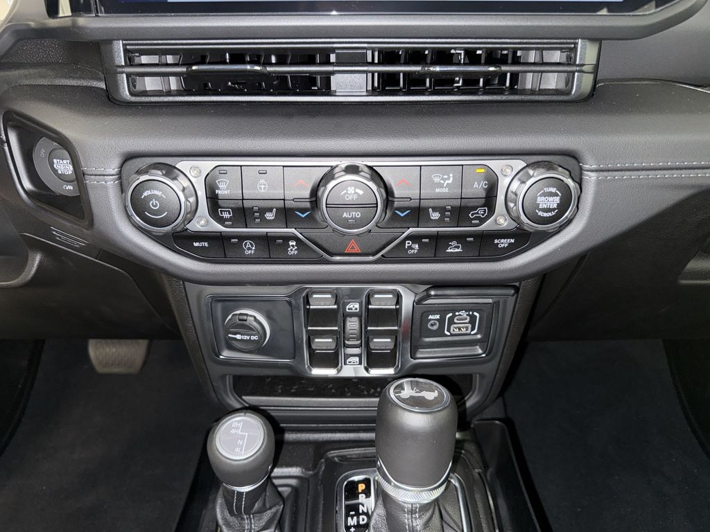 Thumbnail: 2025 Jeep Wrangler - 22