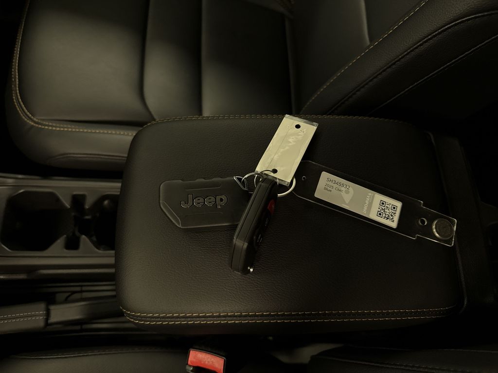 Thumbnail: 2025 Jeep Wrangler - 15