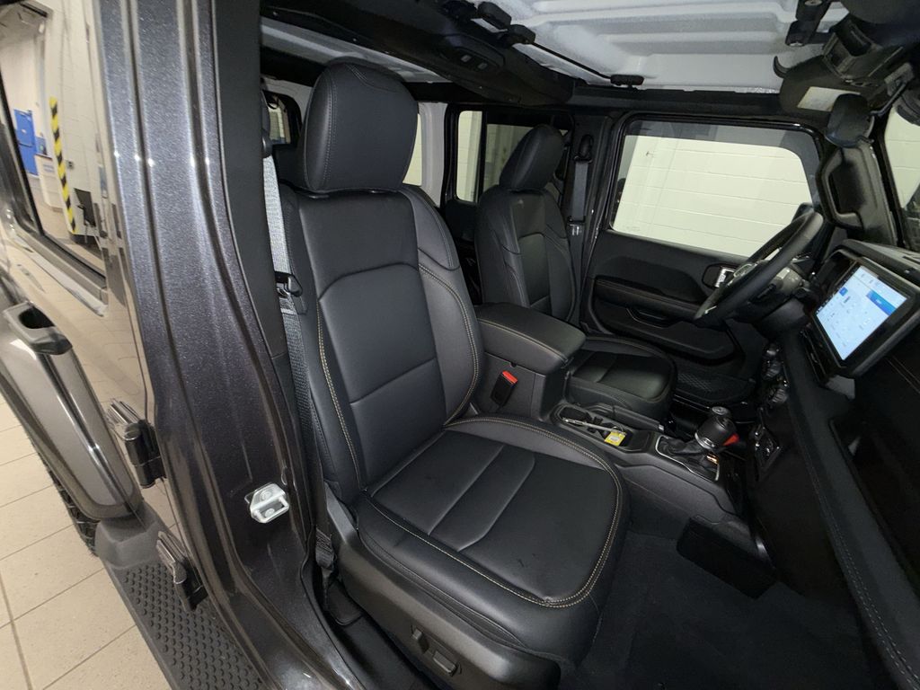 Thumbnail: 2025 Jeep Wrangler - 9