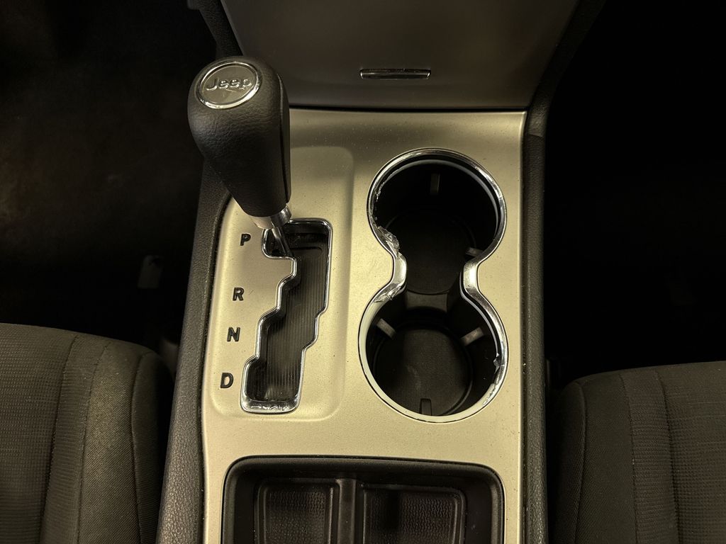 Thumbnail: 2012 Jeep Grand Cherokee - 12