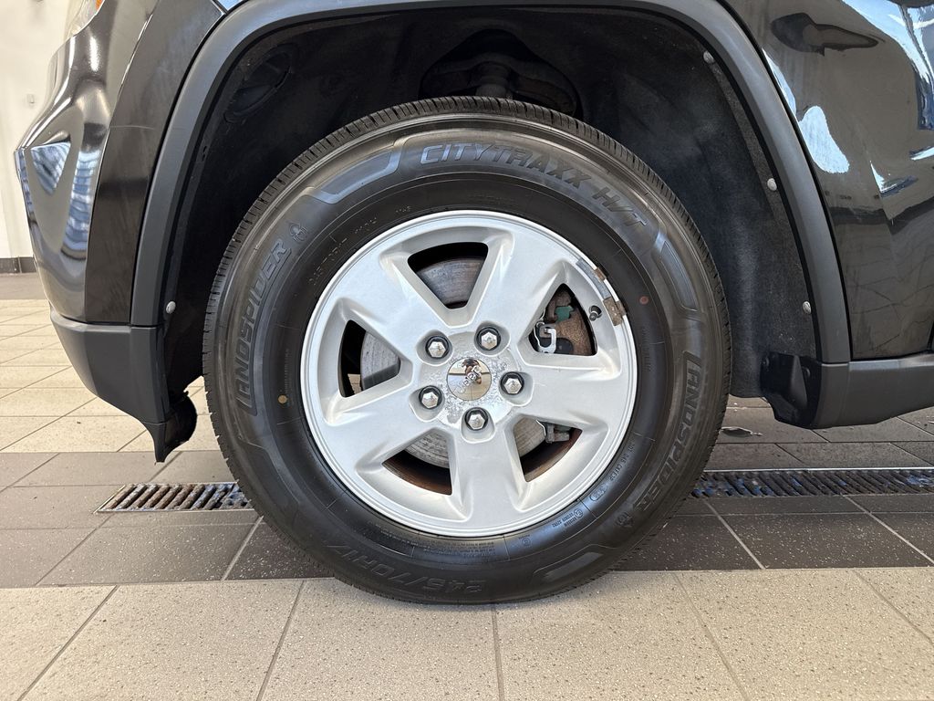 Thumbnail: 2012 Jeep Grand Cherokee - 6