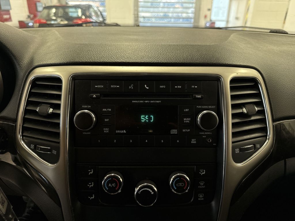 Thumbnail: 2012 Jeep Grand Cherokee - 11