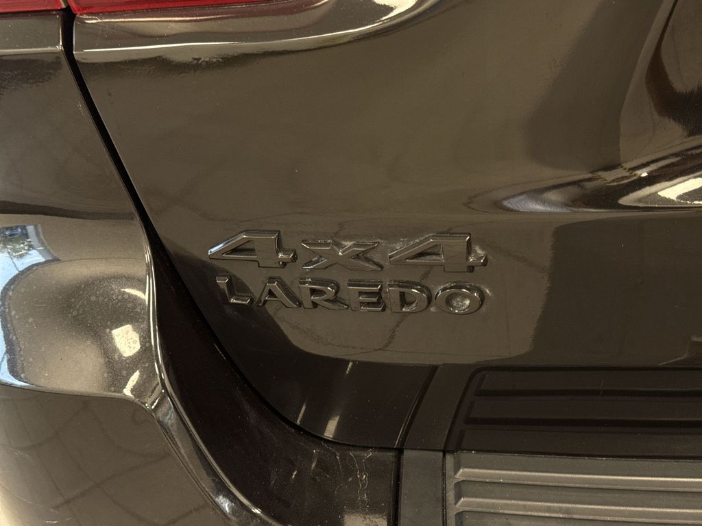 Thumbnail: 2012 Jeep Grand Cherokee - 25