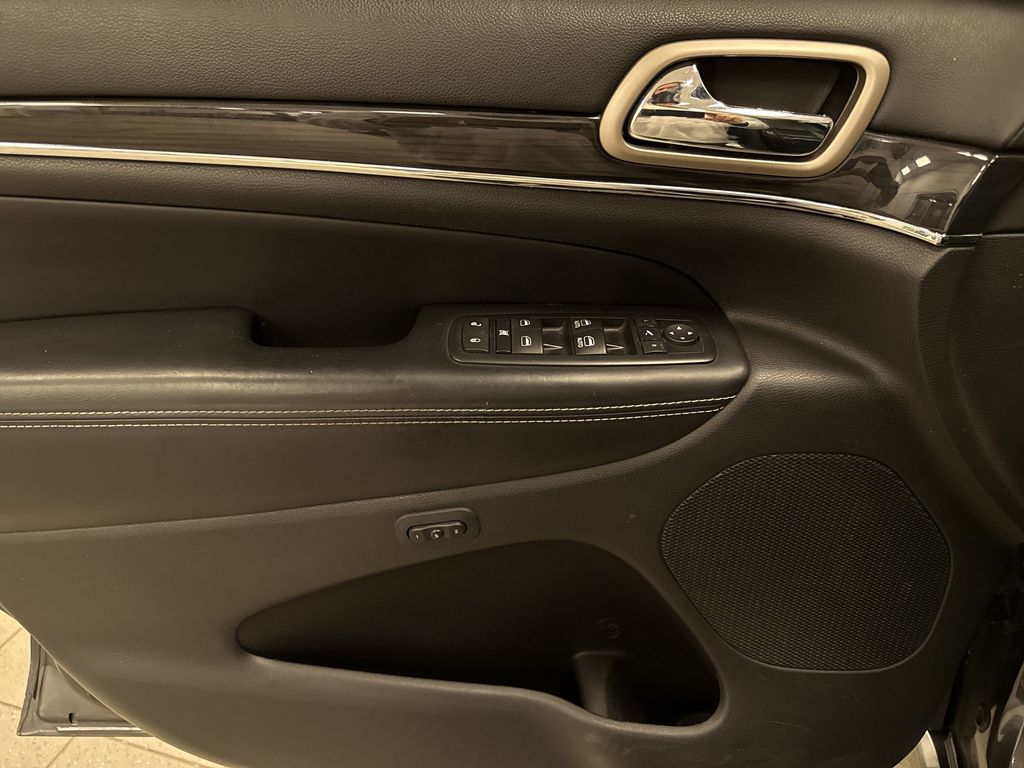 Thumbnail: 2016 Jeep Grand Cherokee - 26