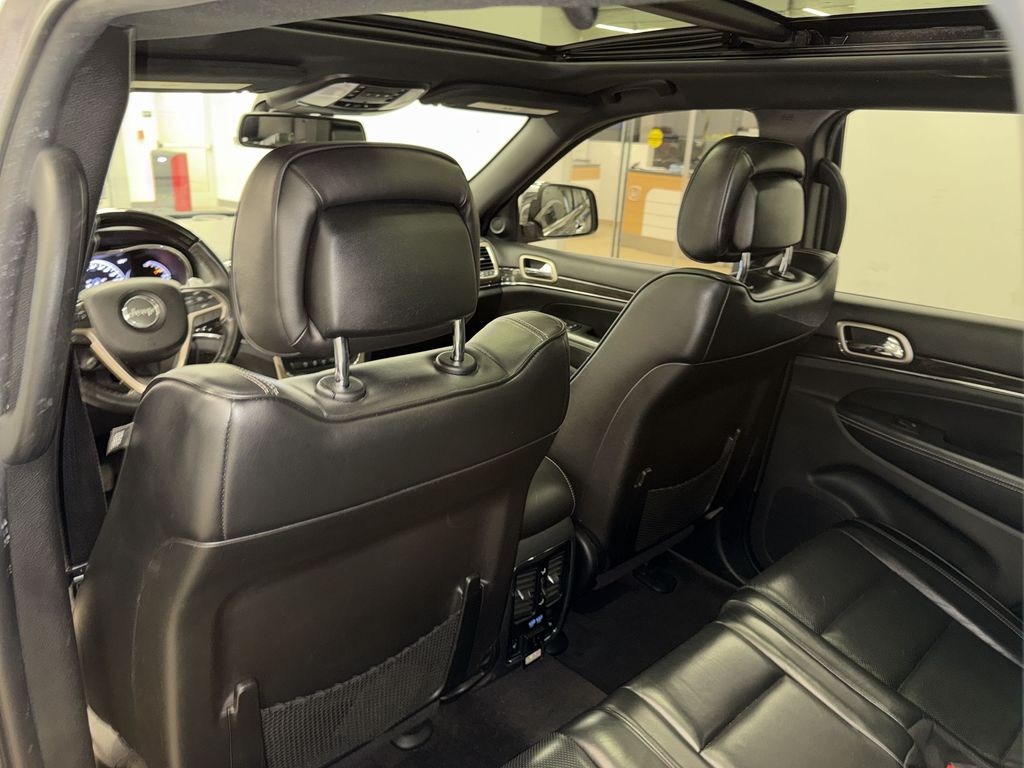 Thumbnail: 2016 Jeep Grand Cherokee - 33