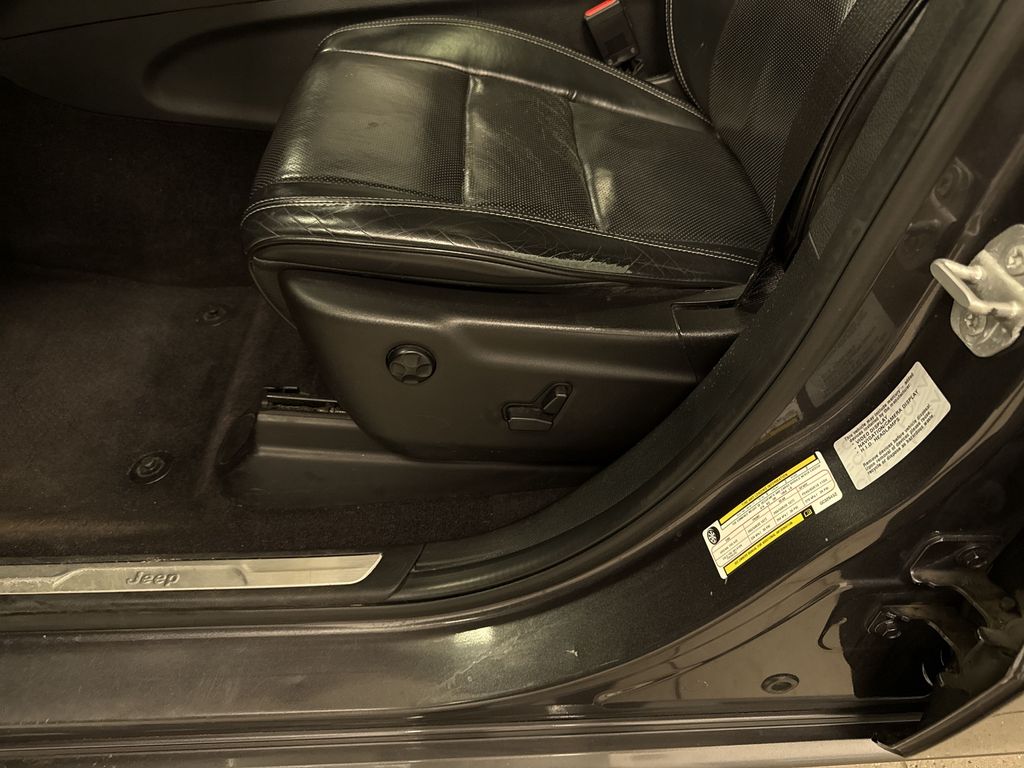 Thumbnail: 2016 Jeep Grand Cherokee - 27