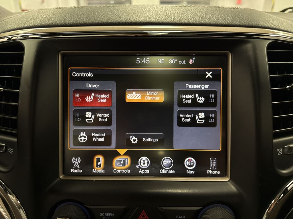 Thumbnail: 2016 Jeep Grand Cherokee - 36