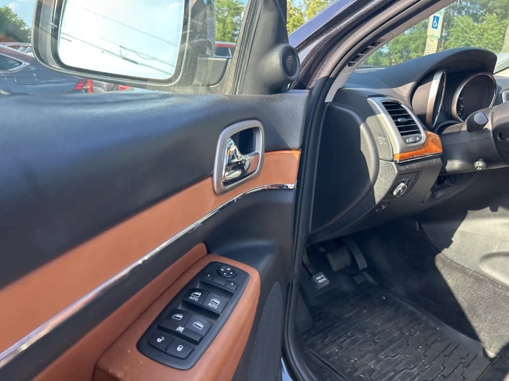 Thumbnail: 2012 Jeep Grand Cherokee - 17