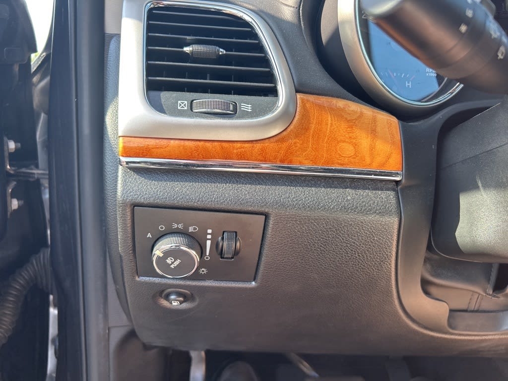 Thumbnail: 2012 Jeep Grand Cherokee - 24