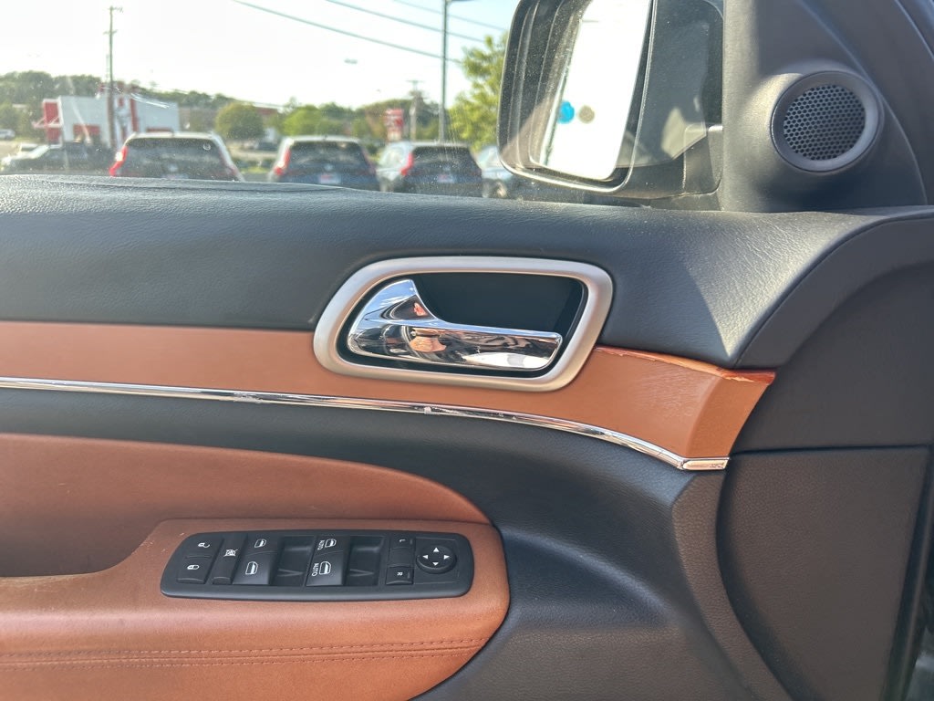 Thumbnail: 2012 Jeep Grand Cherokee - 23