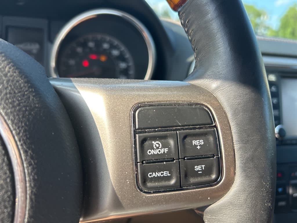 Thumbnail: 2012 Jeep Grand Cherokee - 21