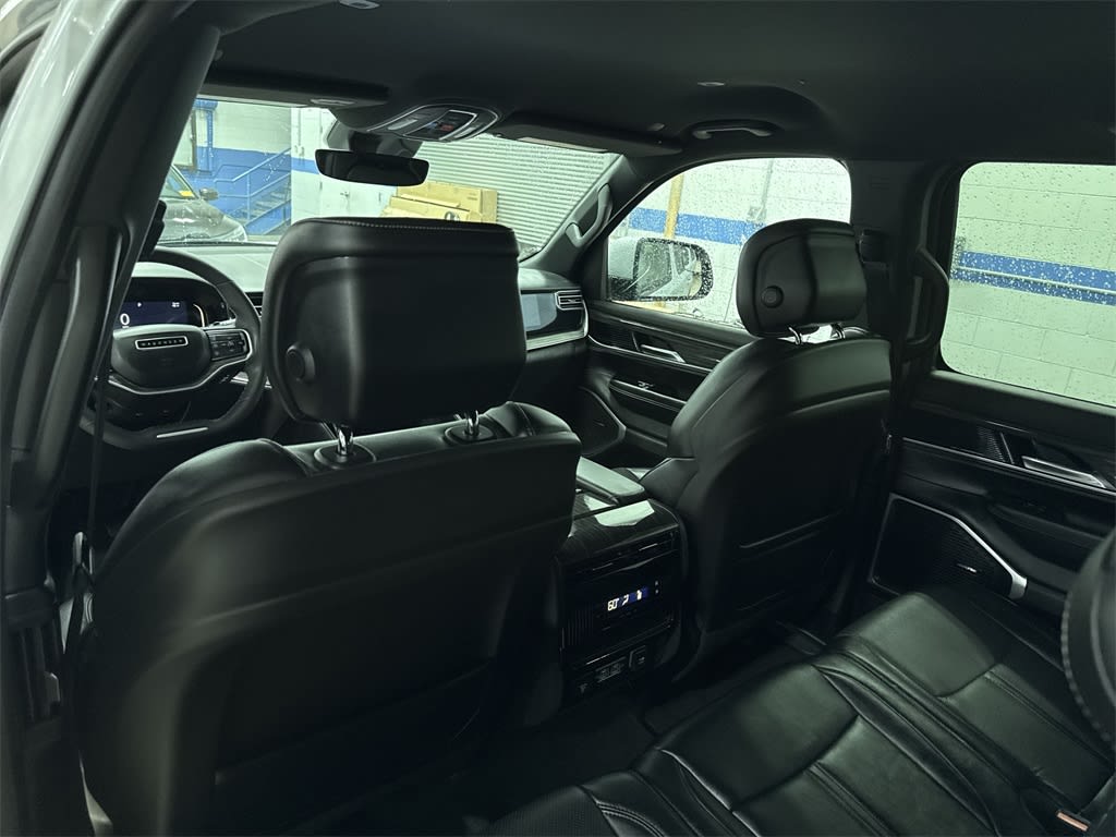 Thumbnail: 2022 Jeep Wagoneer - 32