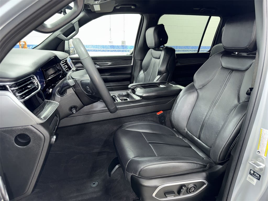 Thumbnail: 2022 Jeep Wagoneer - 9