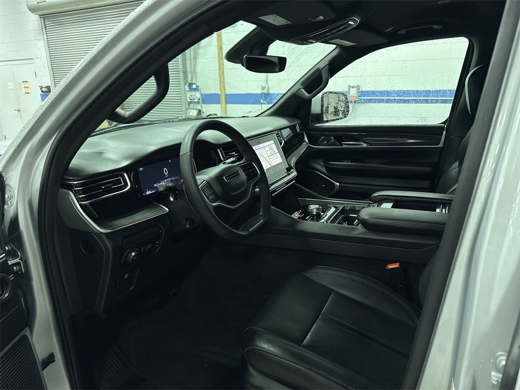 Thumbnail: 2022 Jeep Wagoneer - 8