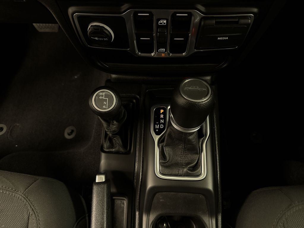 Thumbnail: 2023 Jeep Gladiator - 12