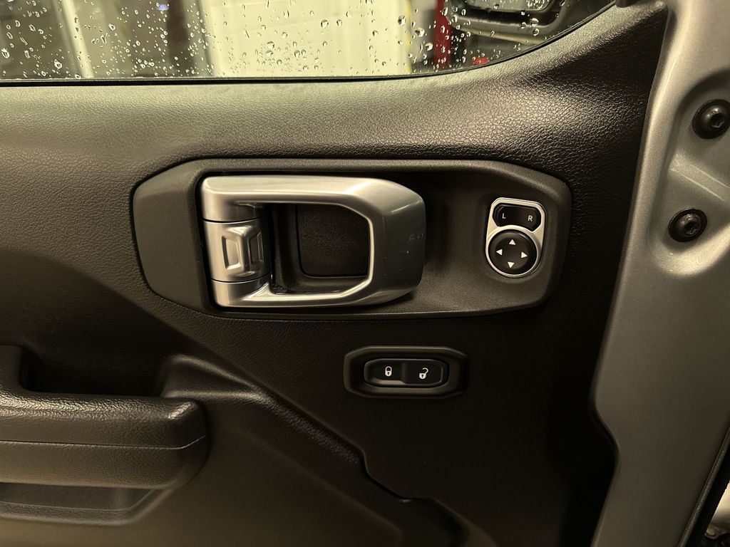 Thumbnail: 2023 Jeep Gladiator - 24