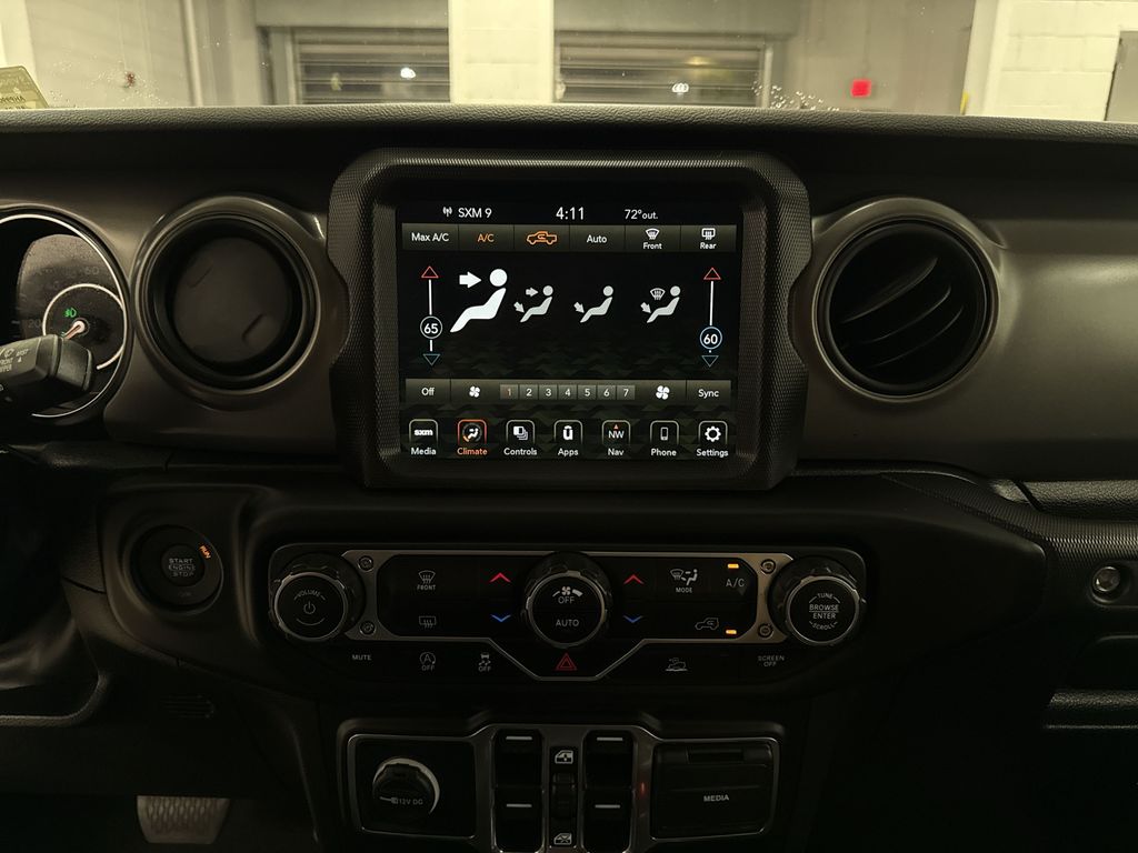 Thumbnail: 2023 Jeep Gladiator - 23