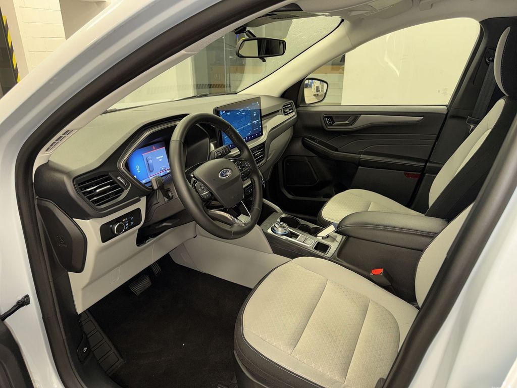 Thumbnail: 2025 Ford Escape - 9