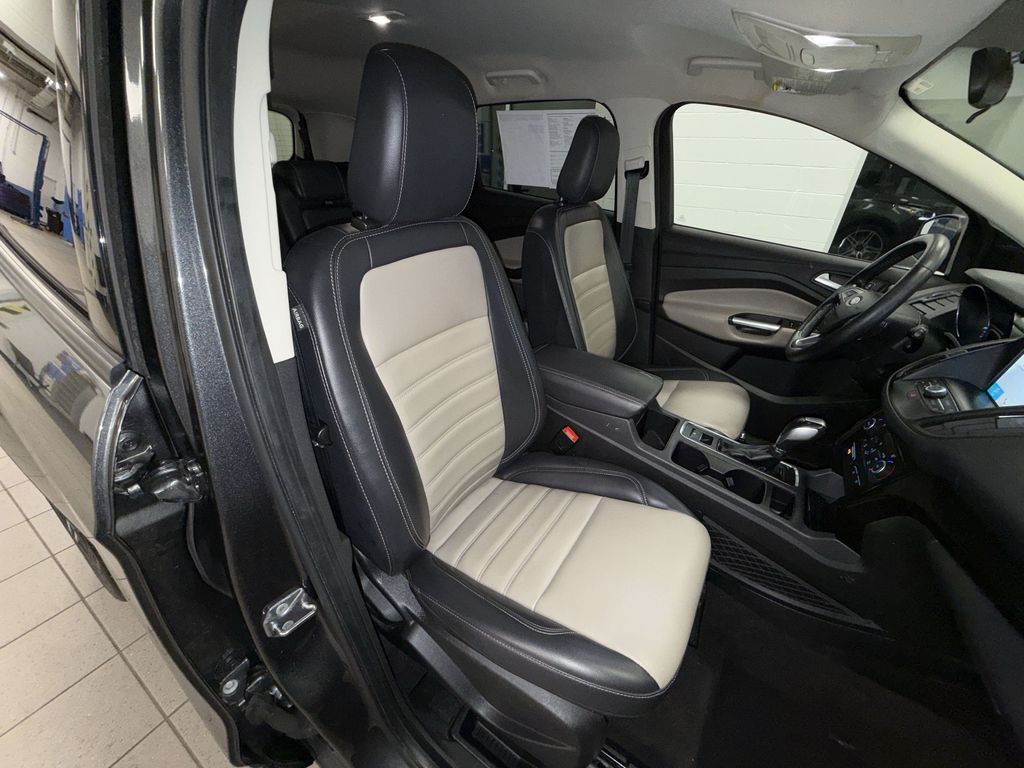 Thumbnail: 2019 Ford Escape - 10