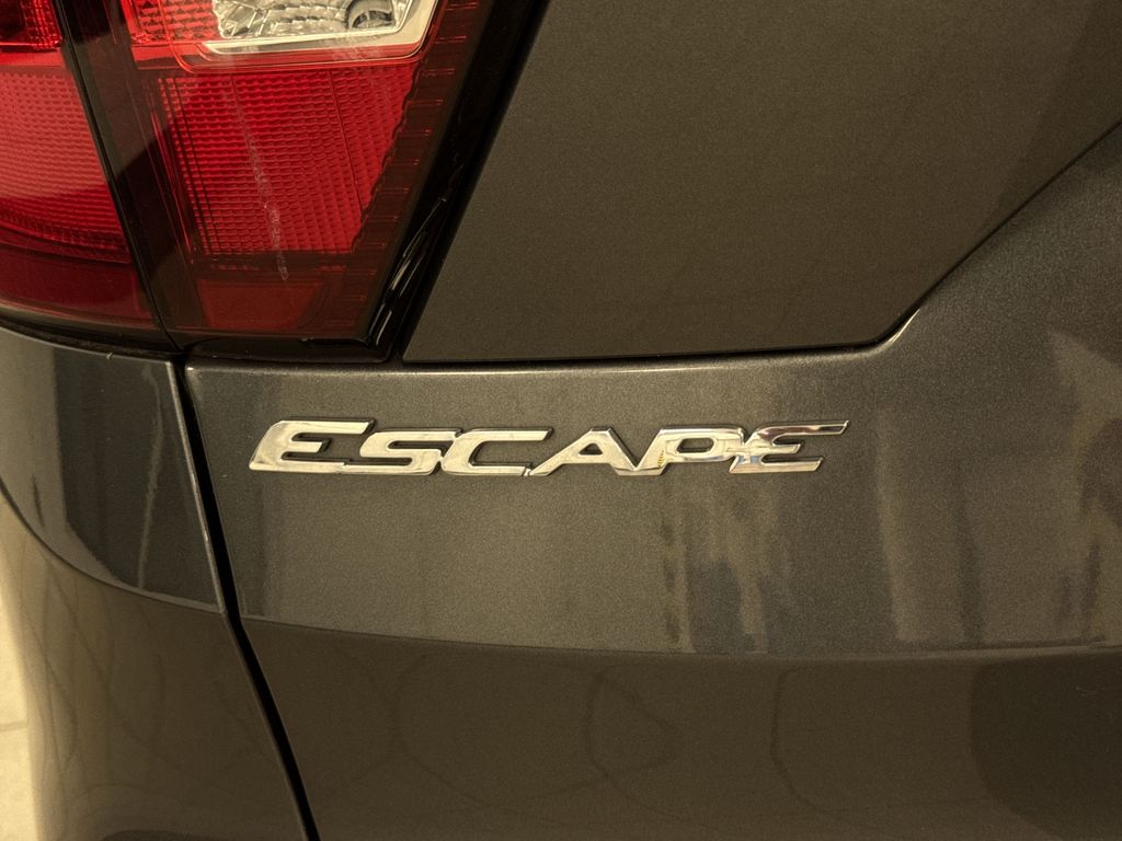 Thumbnail: 2019 Ford Escape - 6