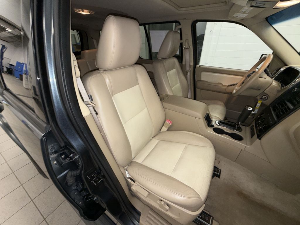 Thumbnail: 2010 Ford Explorer - 10