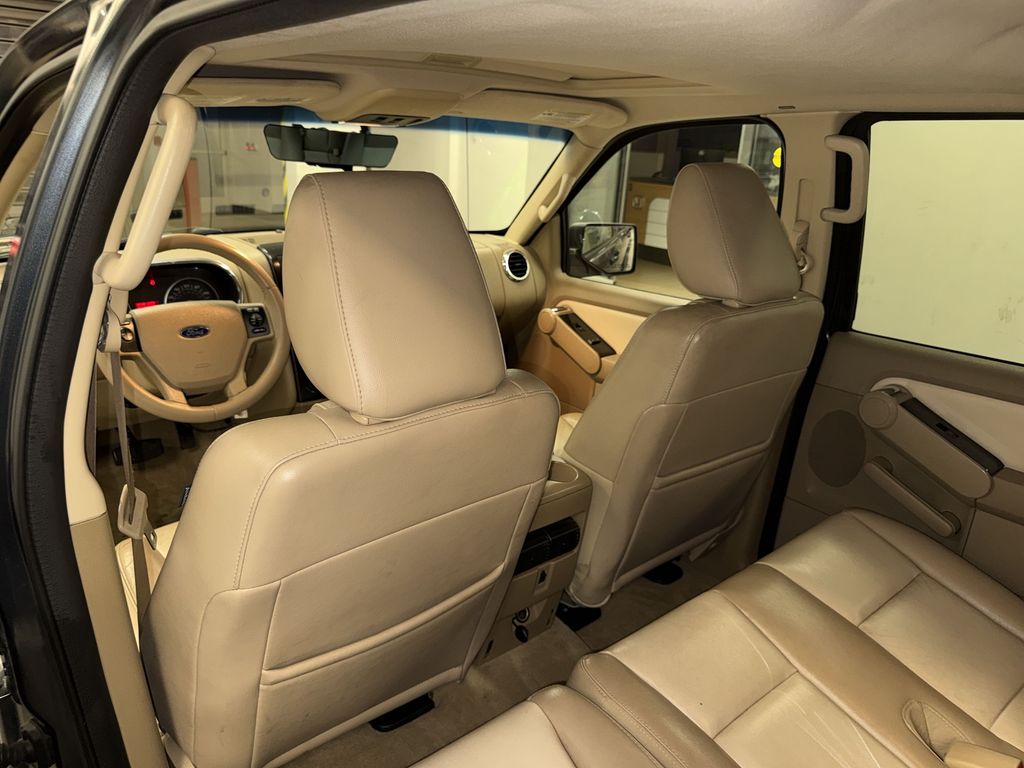 Thumbnail: 2010 Ford Explorer - 28