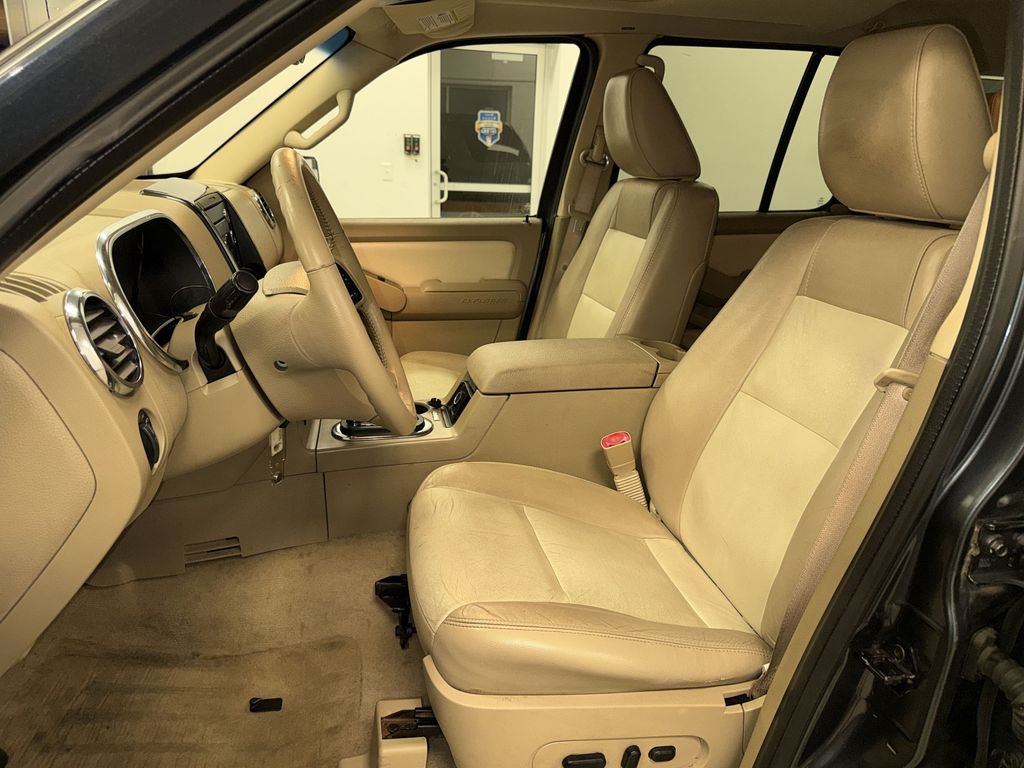 Thumbnail: 2010 Ford Explorer - 9