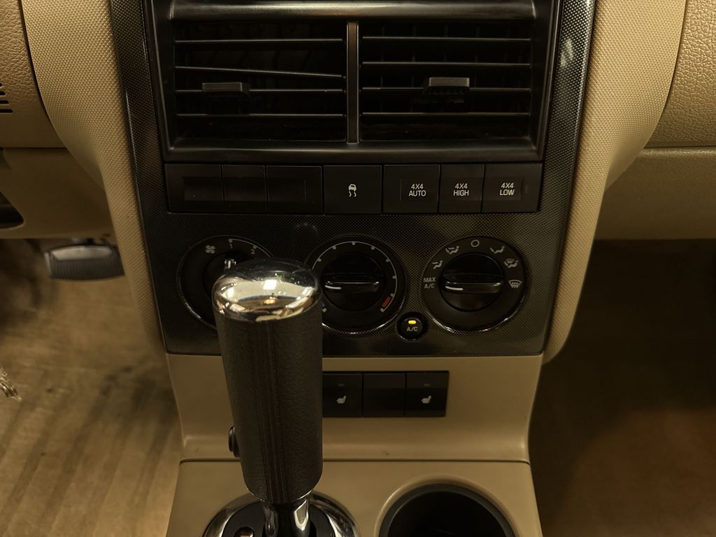 Thumbnail: 2010 Ford Explorer - 23