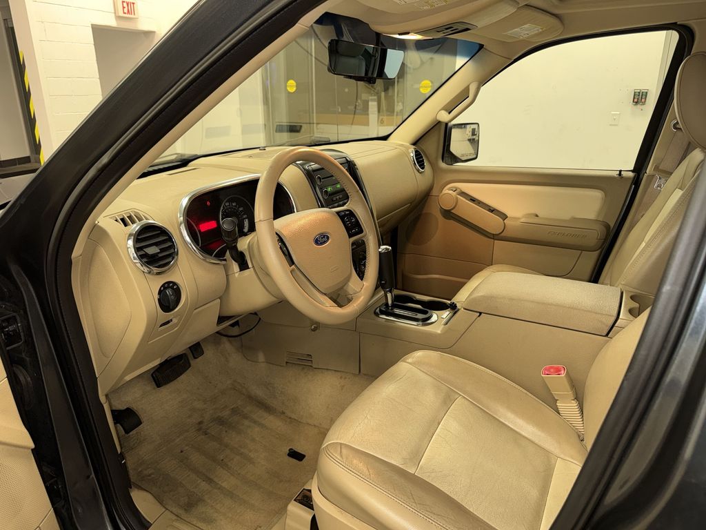 Thumbnail: 2010 Ford Explorer - 29