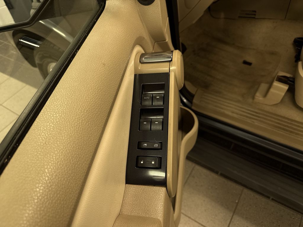 Thumbnail: 2010 Ford Explorer - 24