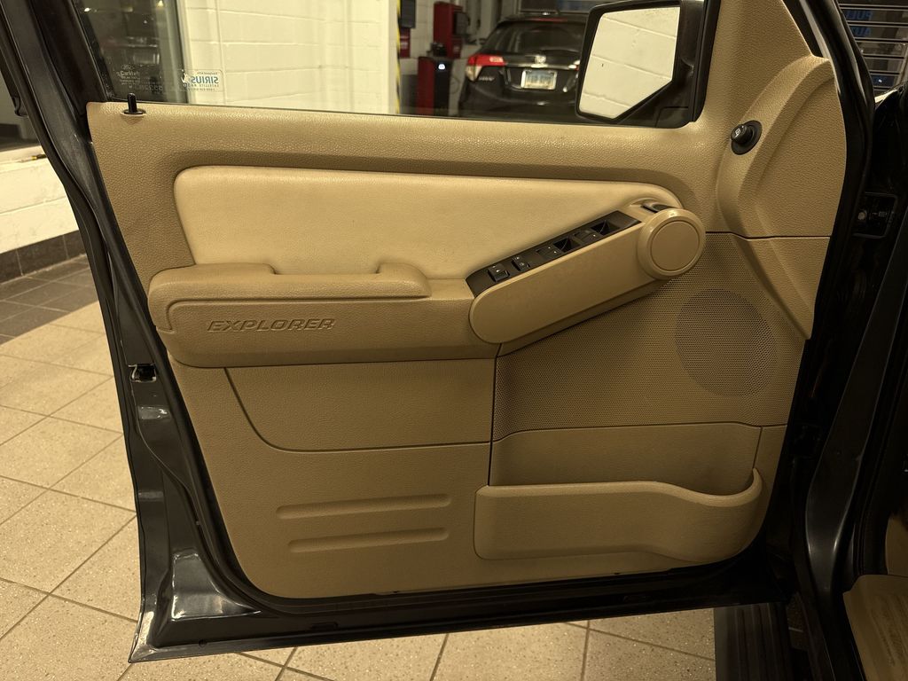 Thumbnail: 2010 Ford Explorer - 30